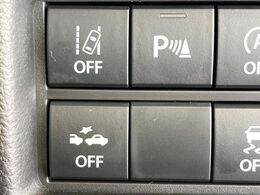 【コーナーセンサー】バンパーに付いたセンサーが障害物を検知！一定の距離に近づくとアラートで教えてくれます♪狭い駐車スペースや車庫入れ時も安心ですね☆