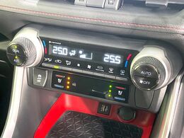 【シートヒーター】寒い日に重宝するシートヒーター！エアコンより早く温まってくれるので寒がりの人も安心ですね♪エアコンの温風は乾燥するから苦手、という方にもをおすすめです。