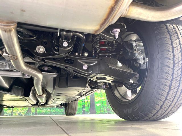 お車を安心してお乗りいただく為には、足回りの定期点検が欠かせません。サービスサポート（有償保証）では無料点検もご提供しており、安心のカーライフをお過ごしいただけるサポート体制が整っています。
