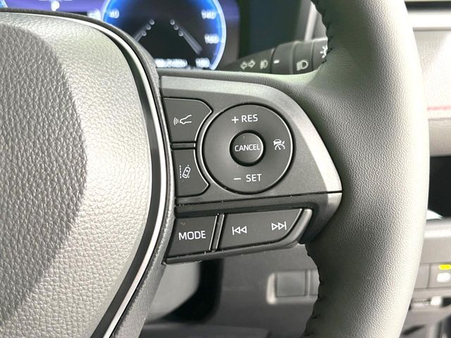 【レーダークルーズコントロール】高速道路での長距離走行が楽に！！自動で速度を保つクルーズコントロールが、衝突軽減システムと連携し、前方の車両を感知して車間を保つように速度調節してくれます！！