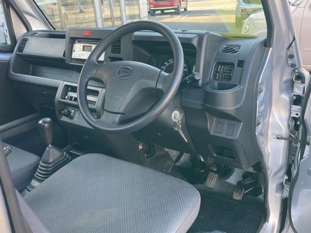 西日本自動車のココが安心！！その4車を所有していて意外とお金がかかるのが消耗品です。困ったときは西日本自動車グループのビッグチェーンへ！！格安タイヤなどお車に必要な物がなんでもそろいます！