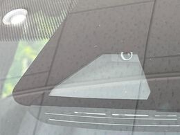 【トヨタセーフティセンス】走行中に前方の車両等を認識し、衝突しそうな時は警報とブレーキで衝突回避と被害軽減をアシスト。より安全にドライブをお楽しみいただけます。