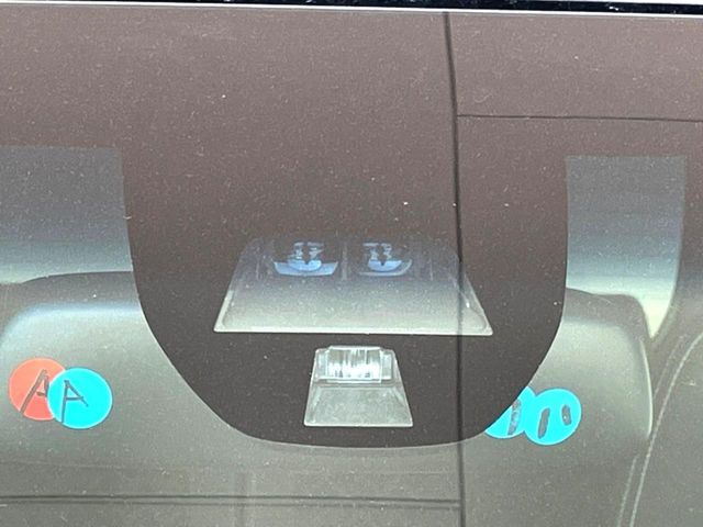 【シティブレーキアクティブシステム】低速走行中に前方の車両等を認識し、衝突しそうな時は警報とブレーキで衝突回避と被害軽減をアシスト。より安全にドライブをお楽しみいただけます。