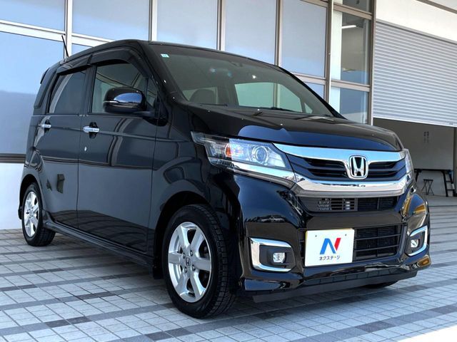 大好評のボディコーティング「弾スプラッシュコート」もご納車までに施工可能。通常のガラスコートと異なる、耐久年数6年の無機質ガラスコーティングが、ボディをキレイな状態に保ってくれます。