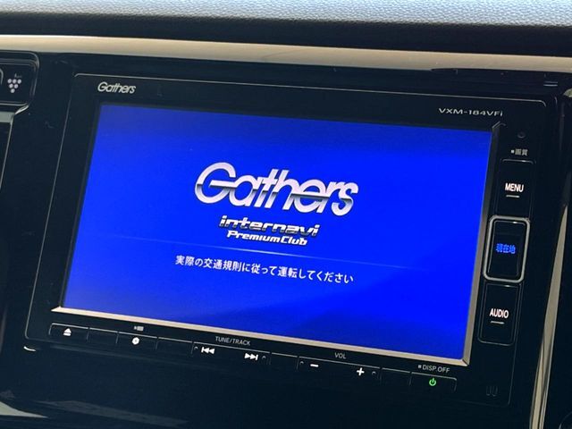 【純正ナビ】人気の純正ナビを装備しております。ナビの使いやすさはもちろん、オーディオ機能も充実！キャンプや旅行はもちろん、通勤や買い物など普段のドライブも楽しくなるはず♪
