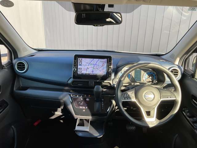 インパネ周りは、このように機能的にまとまっています。もちろん室内はクリーニング済みでキレイです！