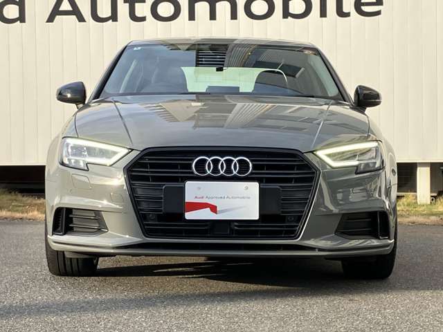 2020年モデル　限定車　18AW　ブラックスタイリング　レッドアクセント付きシート　アダプティブクルコン　サイド＆レーンアシスト　シートヒーター　運転席電動シート　リヤビューカメラ