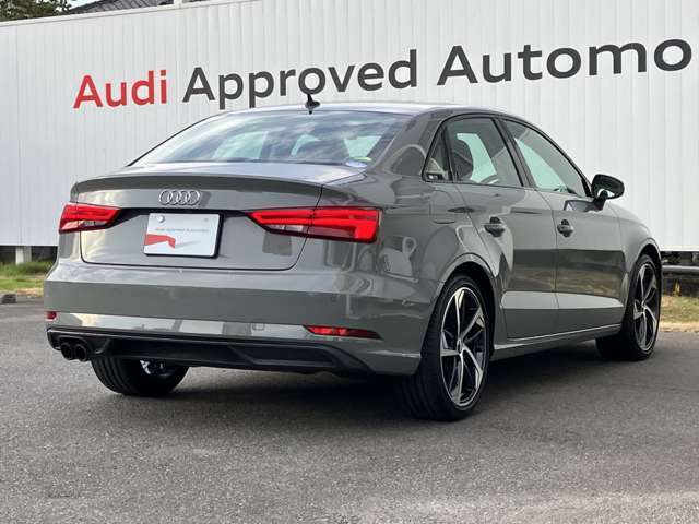 2020年モデル　限定車　18AW　ブラックスタイリング　レッドアクセント付きシート　アダプティブクルコン　サイド＆レーンアシスト　シートヒーター　運転席電動シート　リヤビューカメラ