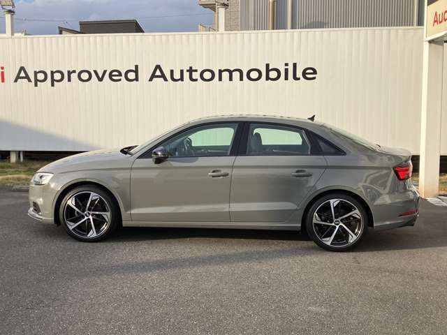 2020年モデル　限定車　18AW　ブラックスタイリング　レッドアクセント付きシート　アダプティブクルコン　サイド＆レーンアシスト　シートヒーター　運転席電動シート　リヤビューカメラ