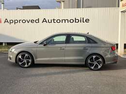 2020年モデル　限定車　18AW　ブラックスタイリング　レッドアクセント付きシート　アダプティブクルコン　サイド＆レーンアシスト　シートヒーター　運転席電動シート　リヤビューカメラ