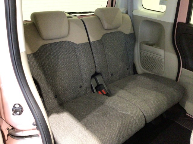 【後席】後席のお足元もとっても広いですよ！♪後席シートも乗り心地OK！ゆったり乗れます♪