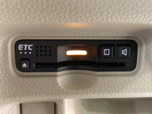 【ETC車載器】もはや必須アイテムのETCを搭載！高速道路のご利用時にとても便利！わずらわしい料金所での現金支払いが不要となりスムーズに通過できます♪