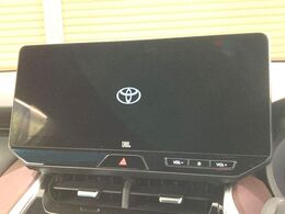 【12.3インチワイドナビ】高級感とインパクトのある大型ワイドナビを装備。各種オーディオ操作はもちろん、横長ワイド画面でのマップ2分割表示など、利便性も高いナビです♪