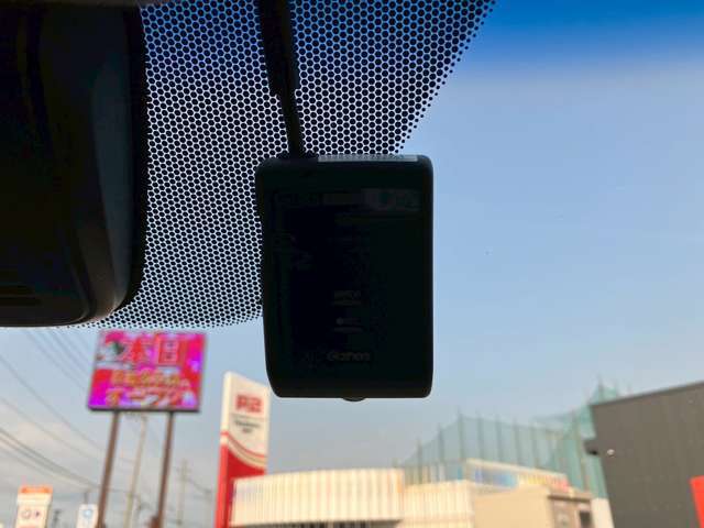 【ドライブレコーダー】愛車に取り付けることで映像と音声を記録してくれるドライブレコーダーは、事故の際に確かな証拠能力を発揮してくれます。