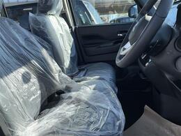 【運転席】座り心地が良いシートなので長時間の運転でも快適にお過ごしいただけます。新品のフロアマットのご注文も可能です。掲載箇所以外にご希望の写真がございましたらお気軽にお問い合わせ下さい。