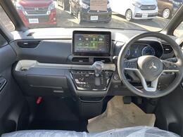 【インパネ全体】全方位で視界が広く、高い目線で運転もしやすいです！