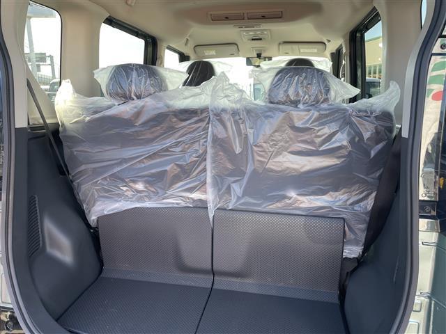 【トランク】積み込みやすくて、たっぷり積める荷室です。シートアレンジできるものは、乗車人数と荷物の量や大きさによってシートを動かすことができるので、より快適なドライブが可能です！
