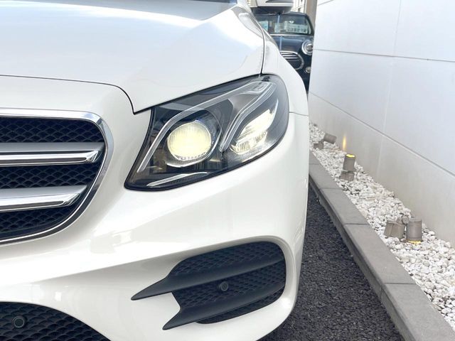 ●LEDヘッドライト：夜間走行時も良好な視界を確保し安心して運転できる高輝度LEDヘッドライトを装備！点灯速度が早く、消費電力も抑えられています。
