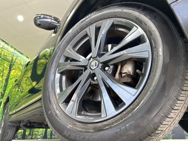 【純正18インチアルミホイール】外観にマッチした純正アルミホイールを装着しております。各種社外アルミホイールや、スタッドレスタイヤも取扱いしております。是非ご相談ください♪
