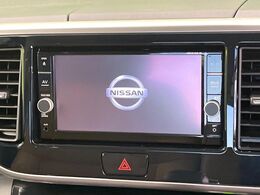 【純正ナビ】人気の純正ナビを装備。オーディオ機能も充実しており、Bluetooth接続すればお持ちのスマホやMP3プレイヤーの音楽を再生可能！毎日の運転がさらに楽しくなります！！