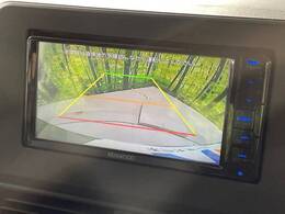【バックカメラ】駐車時に後方がリアルタイム映像で確認できます。大型商業施設や立体駐車場での駐車時や、夜間のバック時に大活躍！運転スキルに関わらず、今や必須となった装備のひとつです！