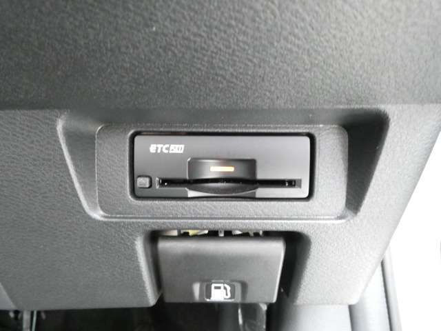 ここに ETC付いております。高速道路の料金所もスイスイ♪ ETCカードの申し込みは日産カードがおすすめ！！！「安心」「おトク」「便利」で皆さまのカーライフをサポートする特典満載のカードです。
