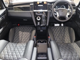 Black Editionの本革シートの座り心地は抜群です！ ハンドルもあったかいので、居眠りに注意です！