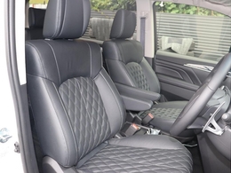 車内に入ると当たり前ですが新車の匂いがします！ 新車が即納車っていいですよね！