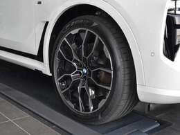 保証に関しましては全国どこのディーラーでもご使用いただける認定中古車保証が付きます。アフターメンテナンスもお近くのディーラーにて行うことができますので安心してお乗りいただけます。