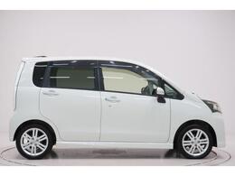 県内13店舗にて常時500台以上ダイハツ車を展示中です。見て、触って、納得のいく一台をぜひ見つけてください。