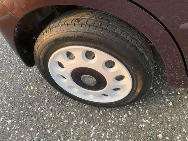 リアタイヤ。タイヤの溝は十分にあります。