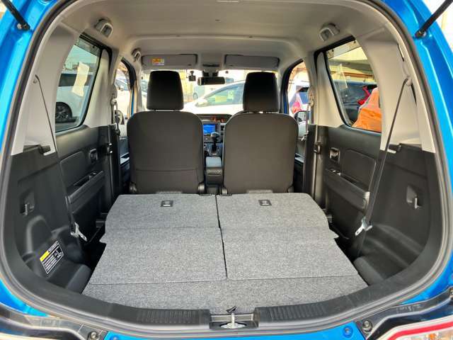 2列目を前に倒すと大きな荷物も運べます！