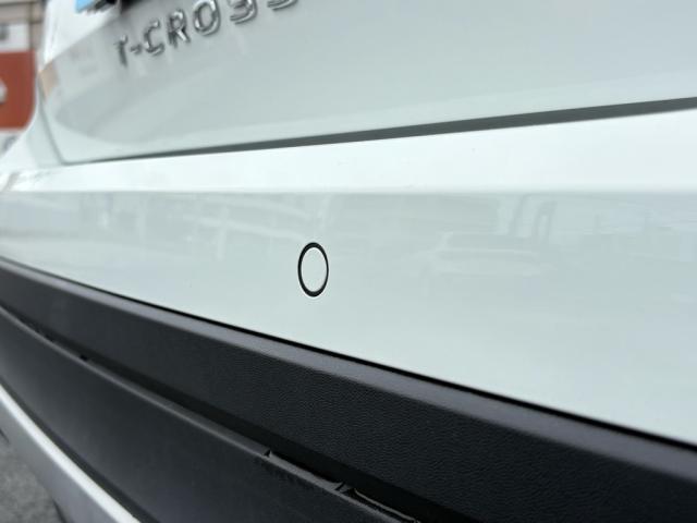 障害物センサー。周辺の障害物を検知して距離と位置を警告音とディスプレイ表示で確認できます。