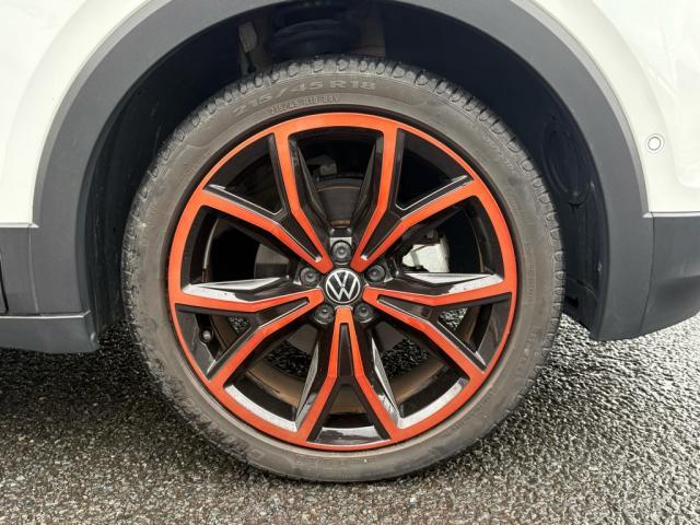 専用18インチアルミホイールはOrange Packageの存在感を引き立てます。