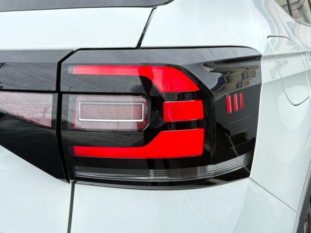 コの字型に光るLEDテールランプはT-Crossのリヤビューを引き立てます。