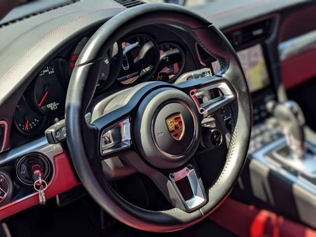 ●大切なお車に傷がついた際もご安心下さい。自社ボディ工場にてお修理が可能となります●