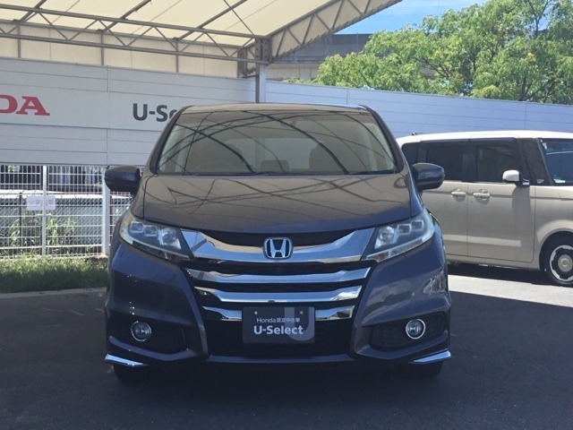 お客様に安全で快適なカーライフをお送りいただくために、中古車にも高いレベルの品質基準を設け、その基準に従って、全ての中古車について納車前整備を実施しています。