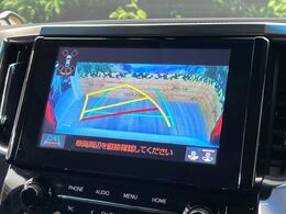 【バックカメラ】駐車時に後方がリアルタイム映像で確認できます。大型商業施設や立体駐車場での駐車時や、夜間のバック時に大活躍！運転スキルに関わらず、今や必須となった装備のひとつです！