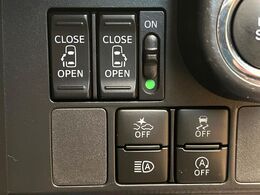 【両側パワースライドドア】スマートキーや運転席のスイッチで後席両側スライドドアの開閉が可能♪電動だから力を入れてドアを開ける必要が無く、小さなお子様でも簡単に開け閉めでき快適です♪