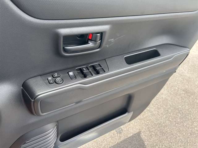 ★軽自動車・普通車の届出済み未使用車の専門店です★　　★関西最大級の大型展示スペースで、在庫600台を実際に見て、触って頂けます★