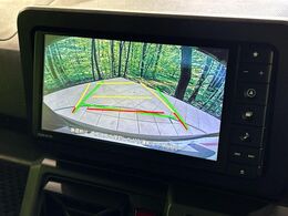 【バックカメラ】駐車時に後方がリアルタイム映像で確認できます。大型商業施設や立体駐車場での駐車時や、夜間のバック時に大活躍！運転スキルに関わらず、今や必須となった装備のひとつです！