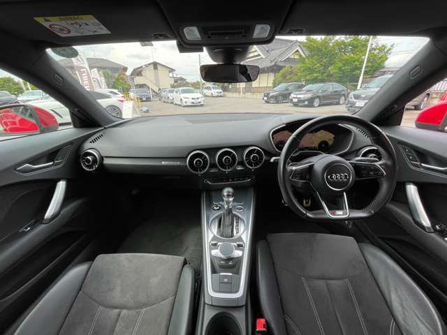 LIBERALAでは【BMW・Audi・M.BENZ】のドイツ御三家を中心とした様々な輸入車の試乗が可能です。各メーカーの違いを五感で較べてください。新しい驚きと発見をお届け致します。