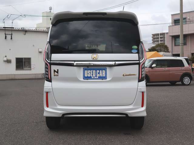 プライバシーG　リアワイパー　リアスポイラー　禁煙車　8インチナビTV後カメラBT　ETC　Pスタ-ト　両電スラ　パドルシフト　ステアリングリモコン　LEDライト　タイヤ4本＆バッテリ-新品