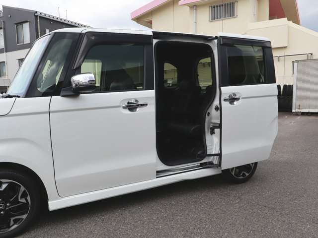 オート電動格納ウィンカードアミラー　両側電動スライドドア♪　他の装備と違い、電動スライドドアだけは後から装備は出来ないので必須ですよ！