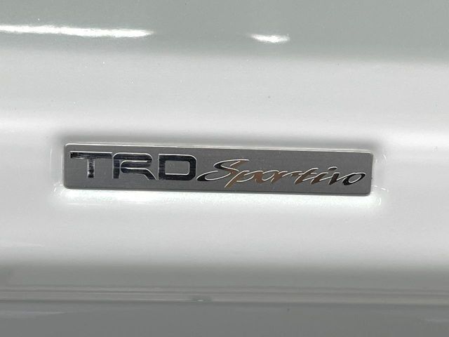 【TRDエアロ】人気のTRDエアロを装備！クルマの外観がよりスタイリッシュになり、街中で存在感あふれる1台に♪将来買い替える時にもリセールに影響しやすく、価値ある人気の装備です！