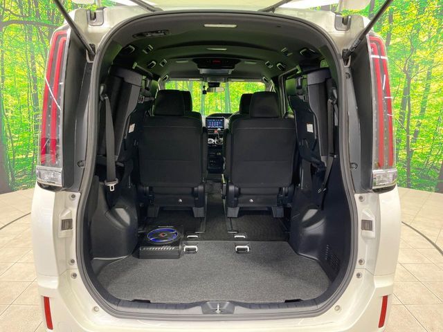 普段のお買い物や通勤、送迎等に十分な荷室スペースを確保しております。セカンドシートを倒すと、大きな荷物の積載も可能です♪