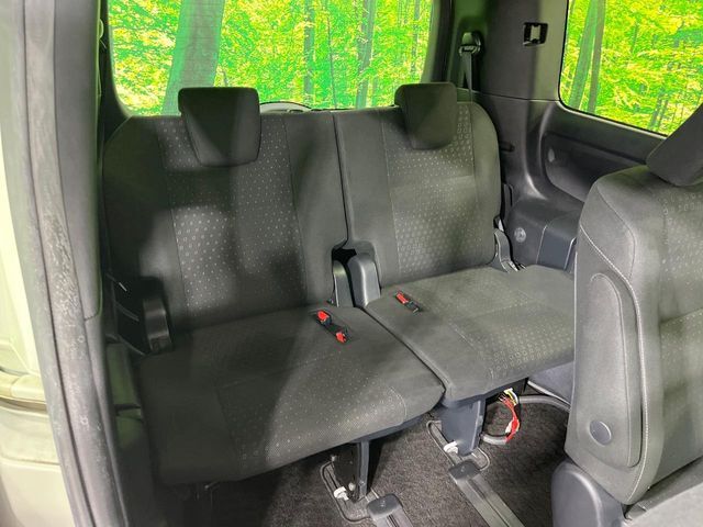 3列目シートはもちろん状態良好☆大人でもゆったりと座って頂けますので、大人数でのお出かけもラクラクです♪ご家族で、気の知れた仲間で、ドライブに行くのが楽しみですね♪