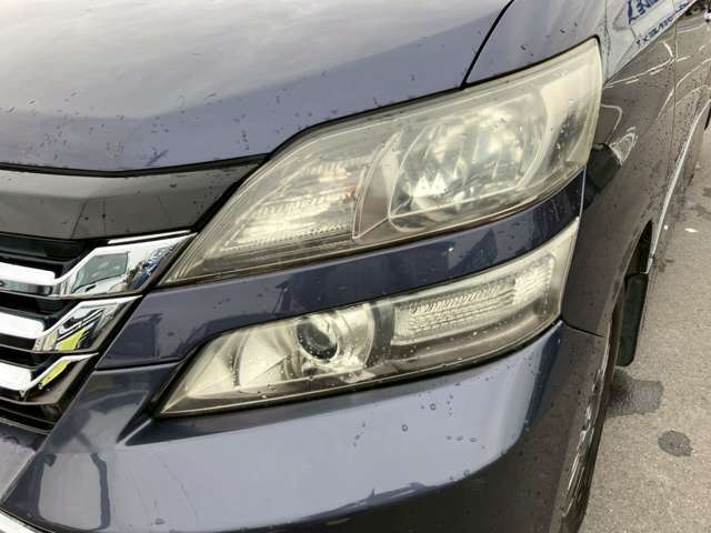 ☆ヘッドライトクリーニング☆ヘッドライトの黄ばみが気になる…そんな方もご相談ください！専用の液剤でクリーニングいたします！見違えるほどきれいになりますよ！