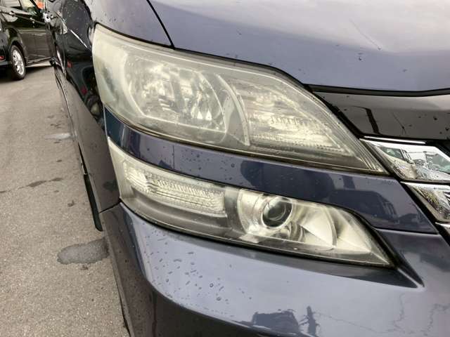 ☆ヘッドライトクリーニング☆ヘッドライトの黄ばみが気になる…そんな方もご相談ください！専用の液剤でクリーニングいたします！見違えるほどきれいになりますよ！