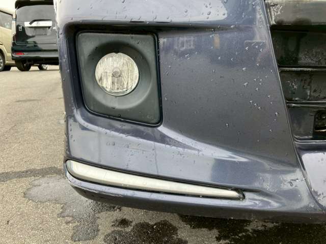 ☆ヘッドライトクリーニング☆ヘッドライトの黄ばみが気になる…そんな方もご相談ください！専用の液剤でクリーニングいたします！見違えるほどきれいになりますよ！